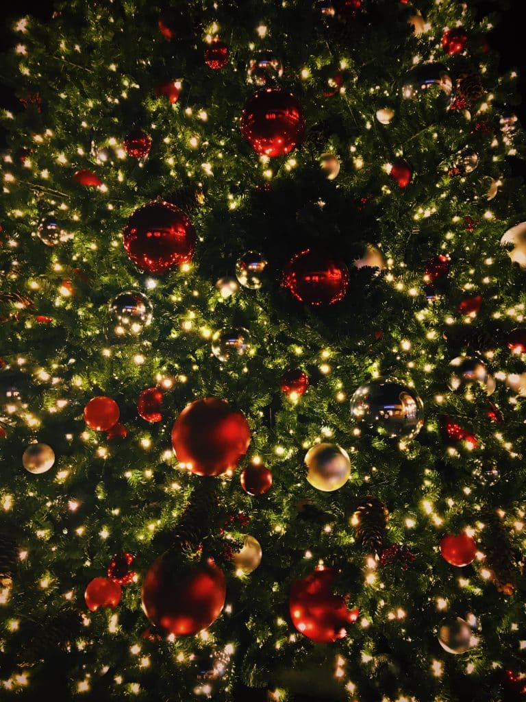 Read more about the article Creating a Dazzling Christmas Light Show: Ideas and Inspiration
